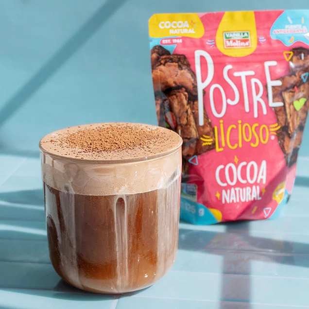 Café helado con espuma de chocolate