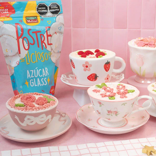 Pastel de cumpleaños en taza